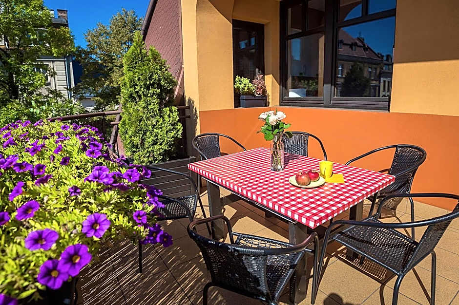 Hello Hostel & Apartments