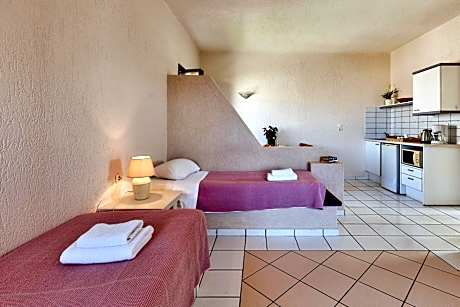 One-Bedroom Apartment with Pool View