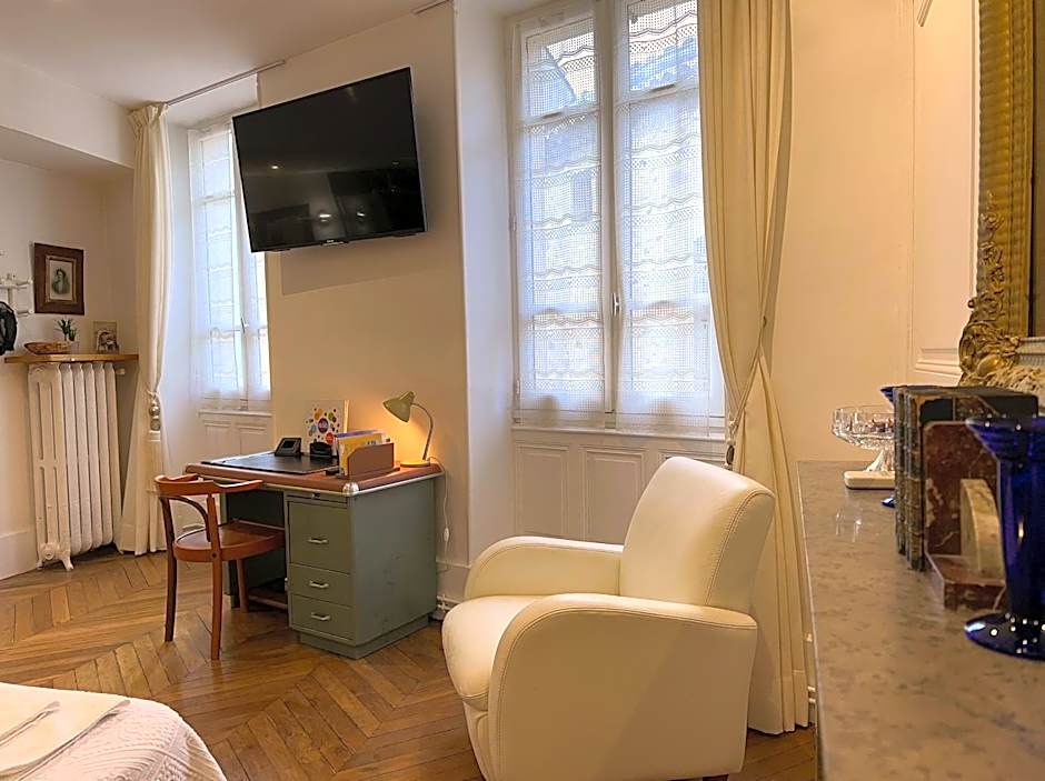 Chambre de charme au coeur du vieux Valence - Confort & Calme