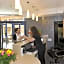 Logis Hôtel Restaurant Les 2 Rives - A75, en bordure de rivière