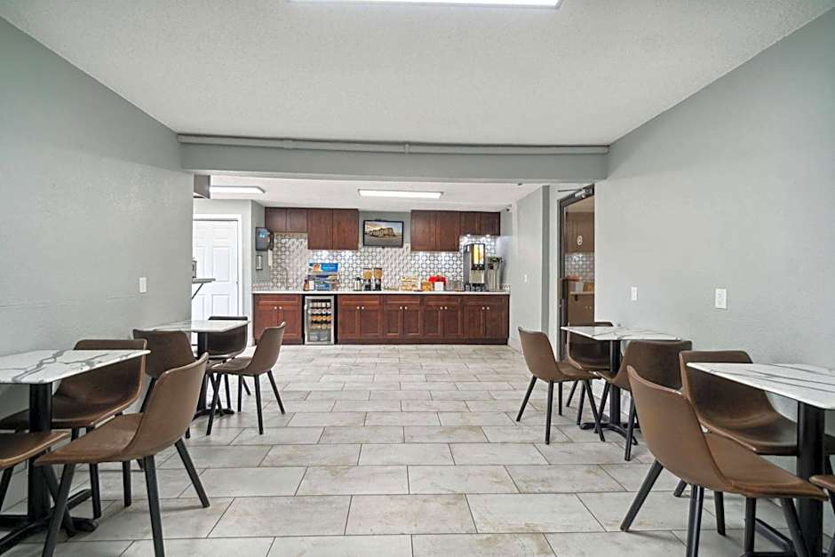 Super 8 by Wyndham Kenosha/Pleasant Prairie