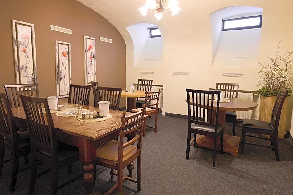 Hotel Villa-Bassermann, stilvoll, 2 Min zum Schloss, schnelles WLAN & Parkplatz