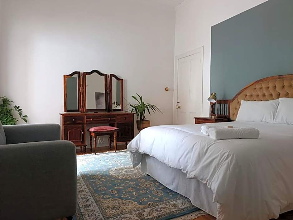 Guinea Fowl Lodge - Lagoon & Heads View B&B, Central Knysna