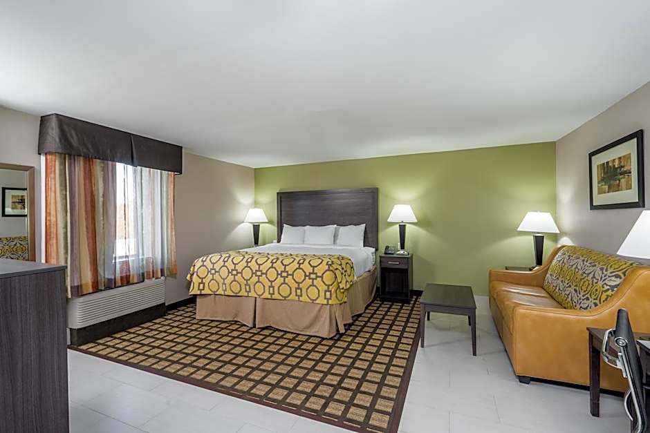 Baymont by Wyndham Clarksville