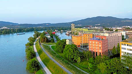 Trans World Hotel Donauwelle