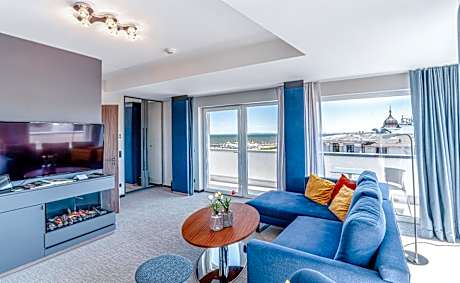 Deluxe Suite with Sea View