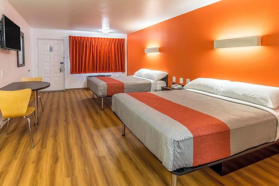 Motel 6-Arlington, TX - UTA