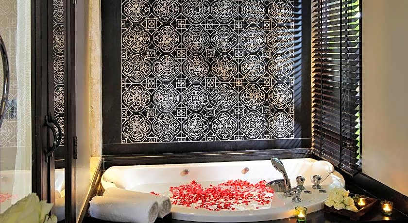 Sareeraya Villas & Suites