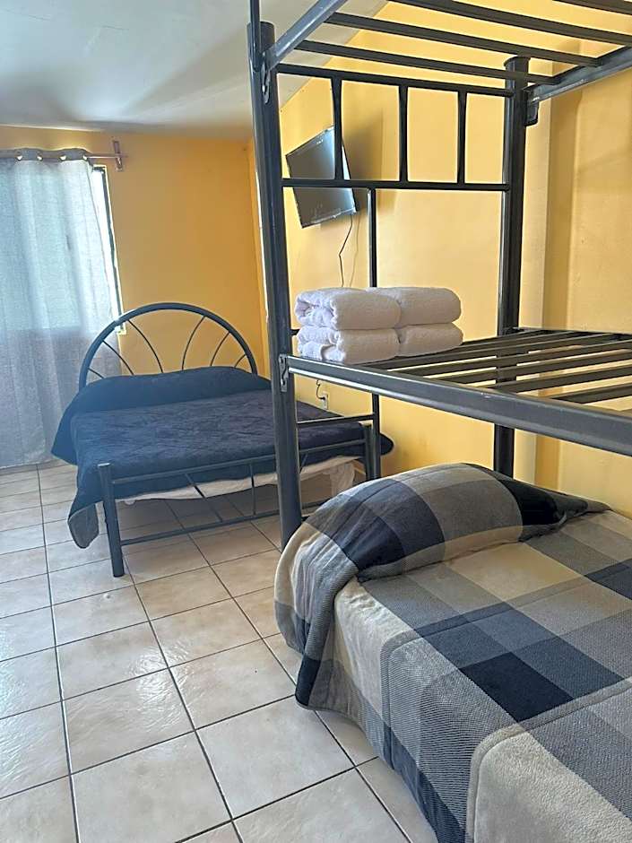 Casa Vázquez , "Como en casa" , hospédate con nosotros y recibirás una atención personalizada, servicio y confort nos distingue.