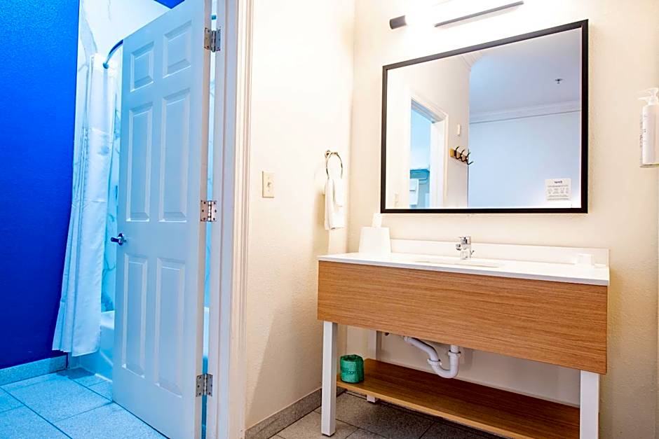 Spark by Hilton Lafayette South