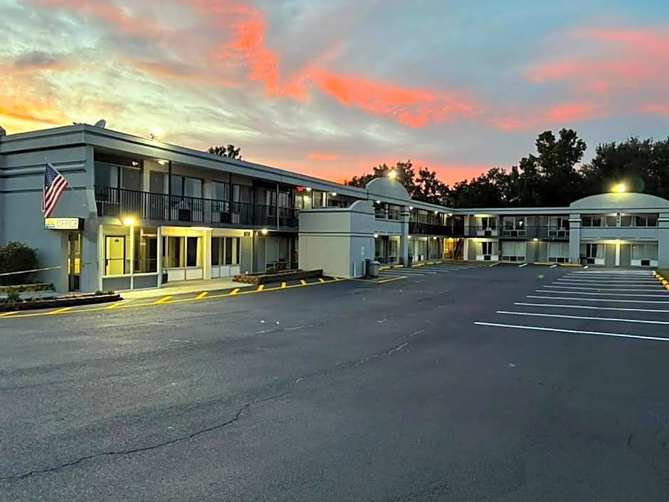 Days Inn & Suites by Wyndham Dayton North