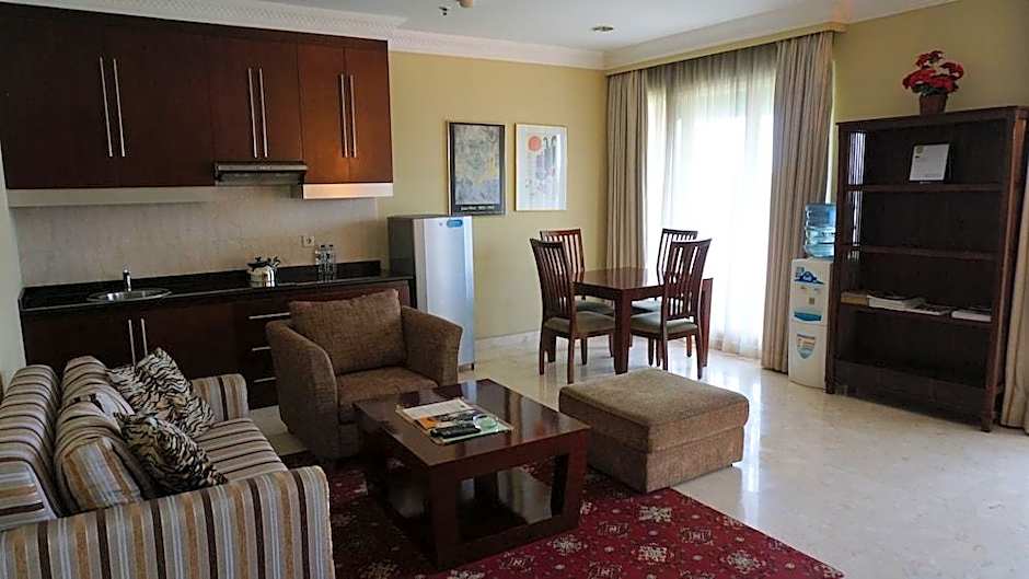 Roosseno Plaza Serviced Apartment