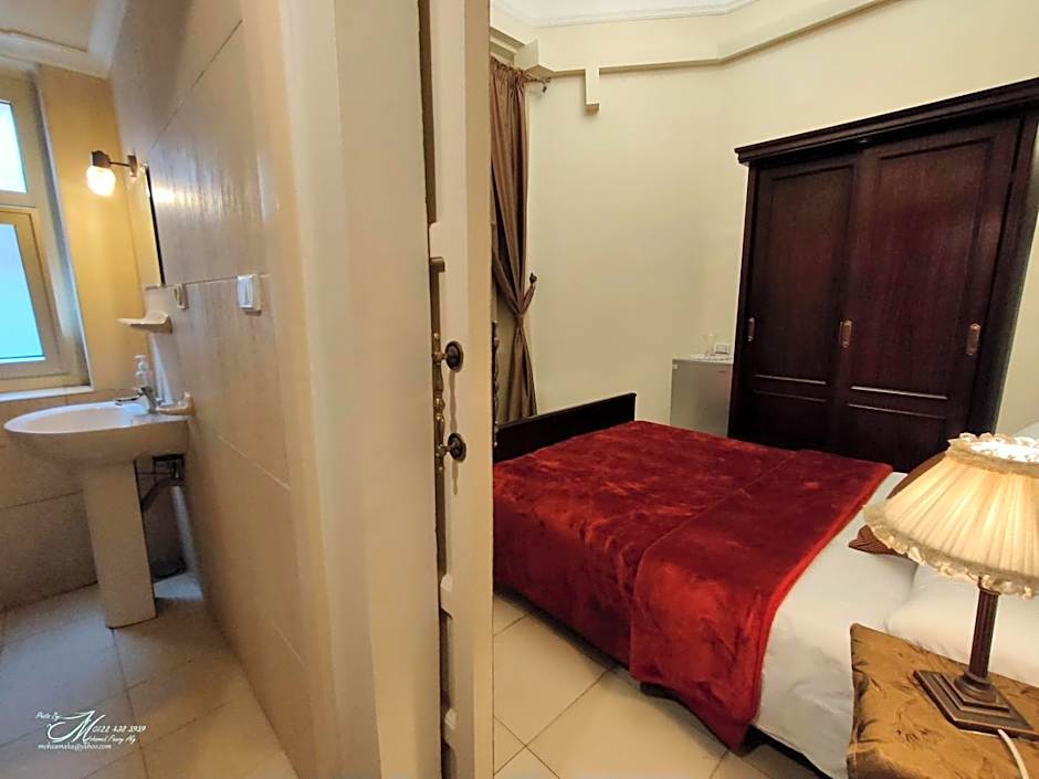 Triomphe Hostel