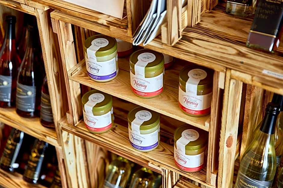 Moselhotel Weinhaus Simon `Sauna`Restaurant`ELadesäule