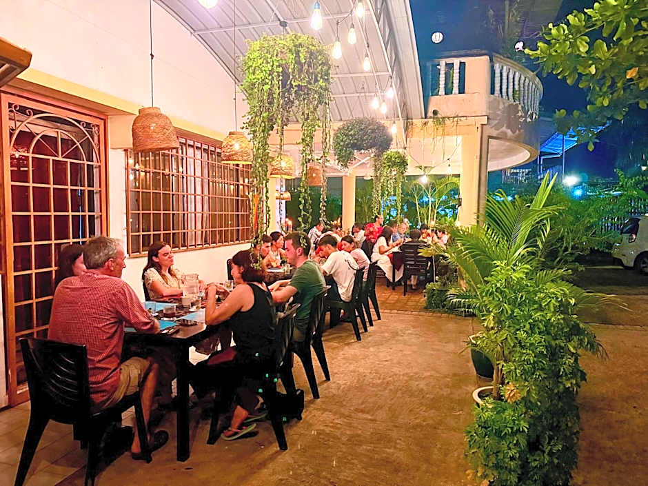 HAKS Boutique B&B with Pool & Farm-to-Table Dining