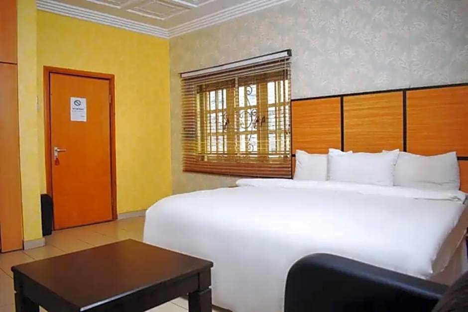 First B&R Hotel