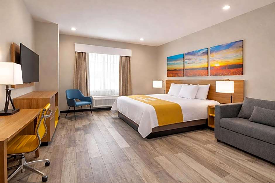 Days Inn & Suites by Wyndham Greater Tomball