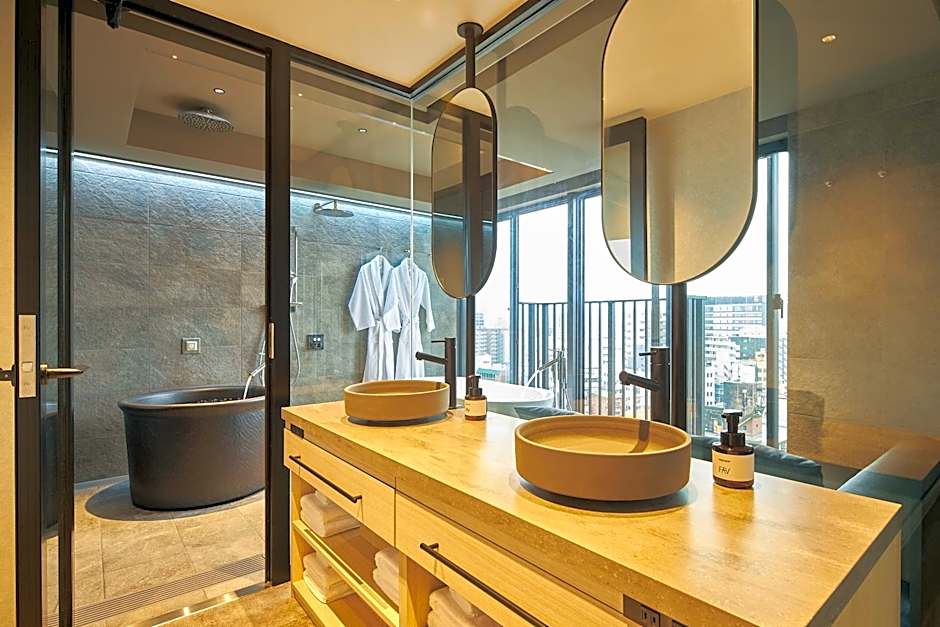 FAV LUX Kagoshima Tenmonkan