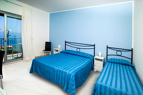 Deluxe Triple Room with Sea View
