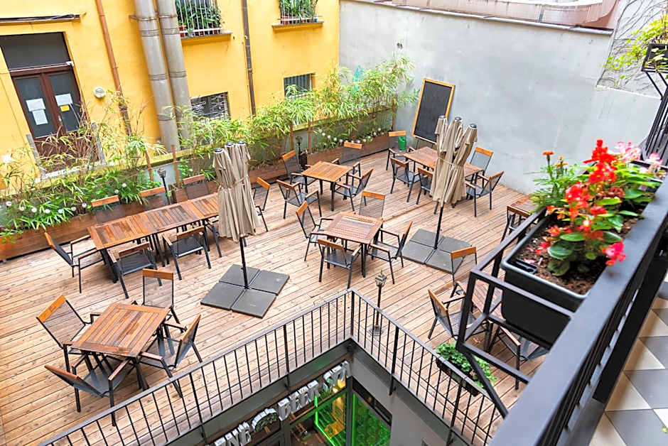 4 Arts Apartments by Adrez