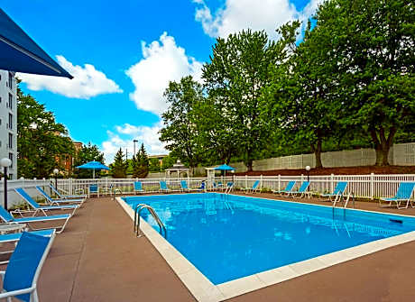 DoubleTree By Hilton Hotel Pittsburgh-Meadow Lands