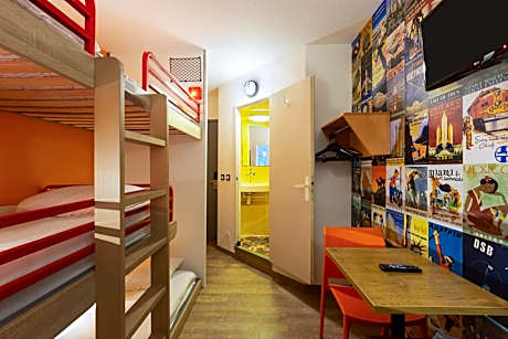 Cabrio Triple Room with Private Bathroom