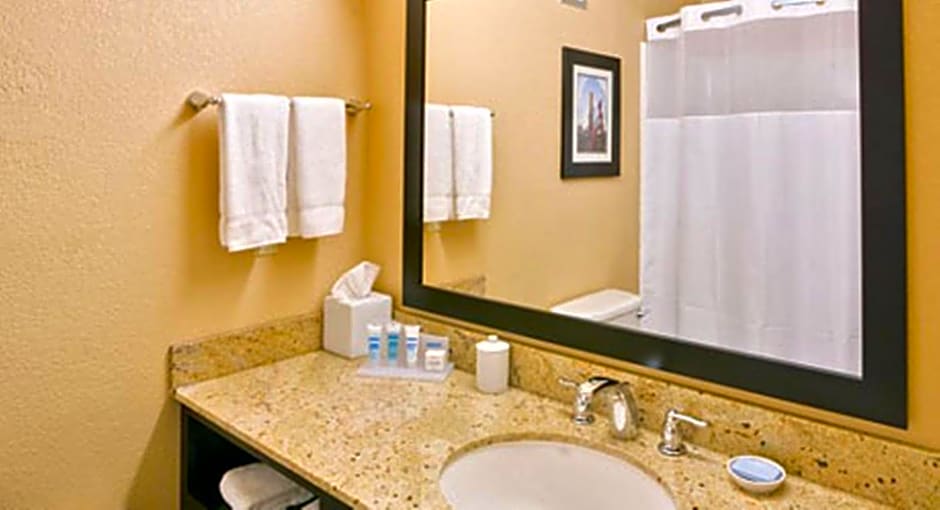 Wyndham Garden Oklahoma City - Near OKC Airport, Restaurants, Mins-to Outlet Mall & Down Town