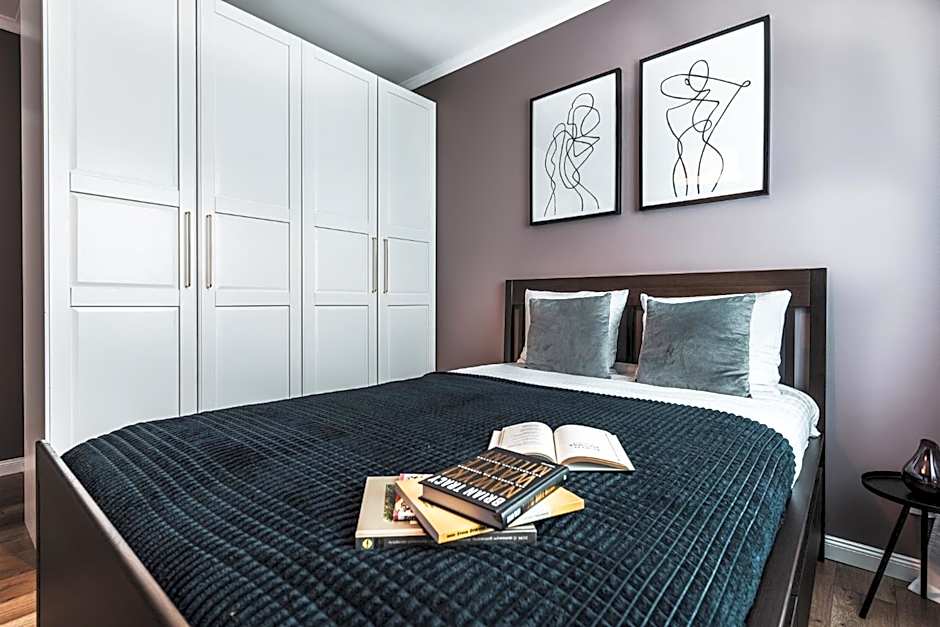 Pure Rental Premium Apartments - Free Parking & AC