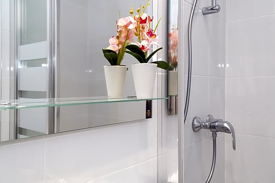 B CasaCafé Madrid Pozuelo 2 Baño Fuera de la habitacion o COMPARTIDO