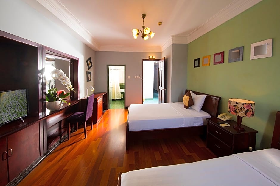 Good Vibes Central Hotel