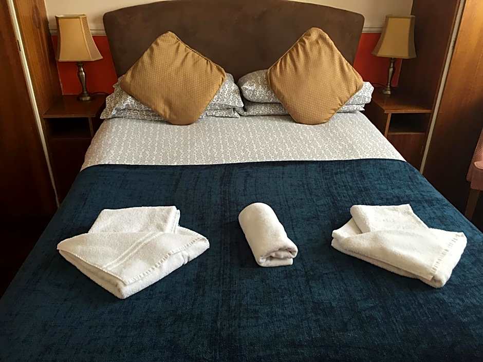 Welbeck Hotel - Close to Beach, Train Station & Southend Airport