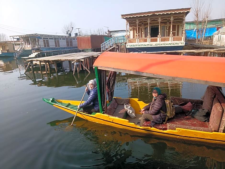 Young Shahzada Group of Houseboats