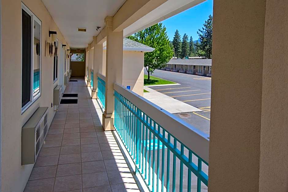 Shasta Pines Motel & Suites