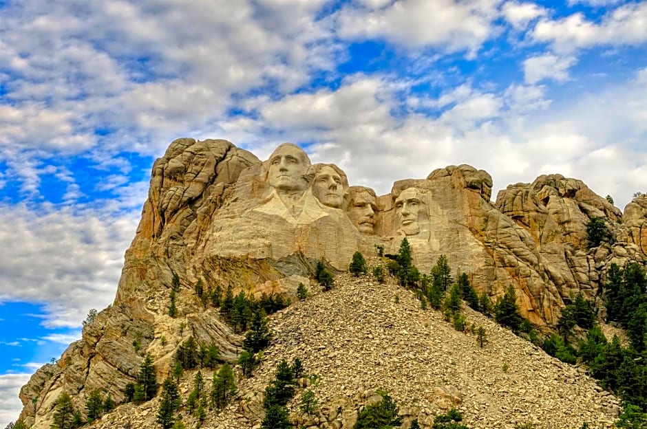 Holiday Inn Express & Suites - Rapid City - Rushmore South, an IHG Hotel
