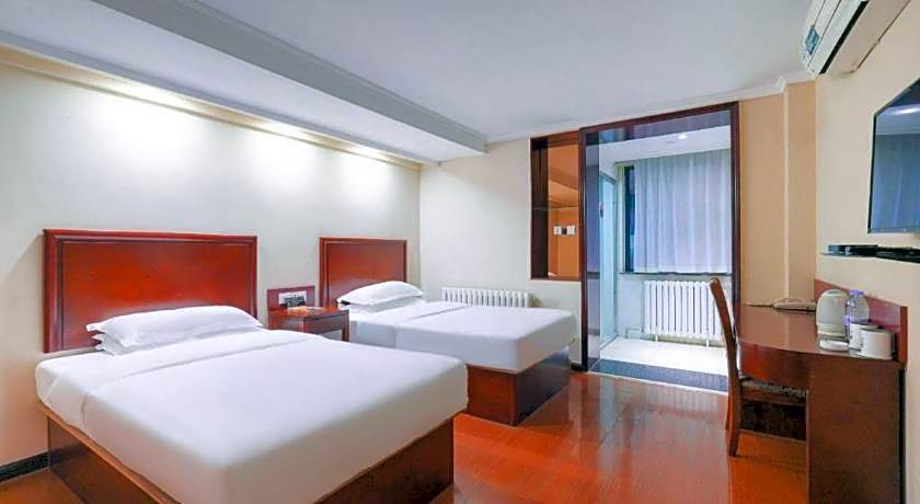 Green Tree Inn Urumqi San'gong Metro Station Exit