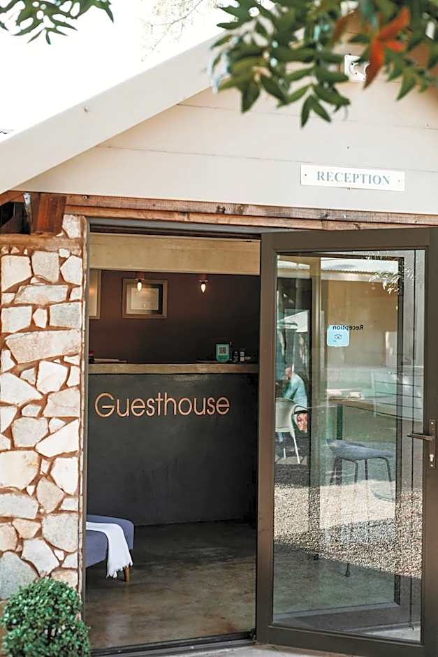 Lighthouse Guesthouse & Cafe