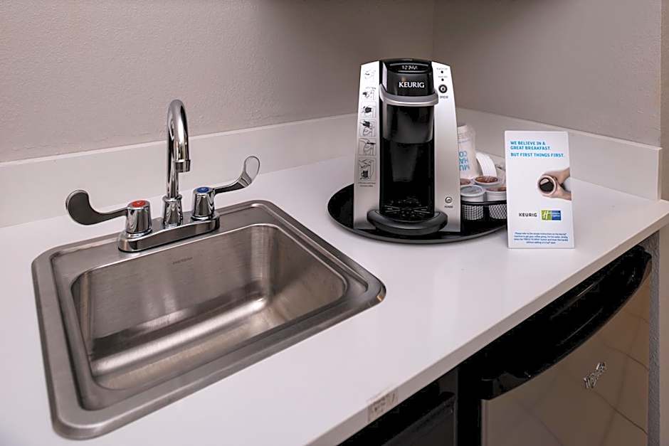 Holiday Inn Express & Suites Bucyrus by IHG