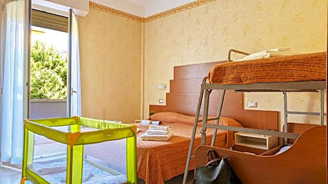 Quintuple Room with Balcony