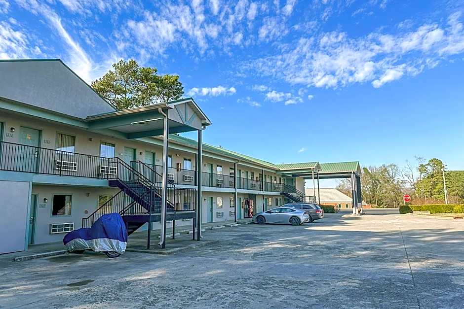 Garden Inn & Suites