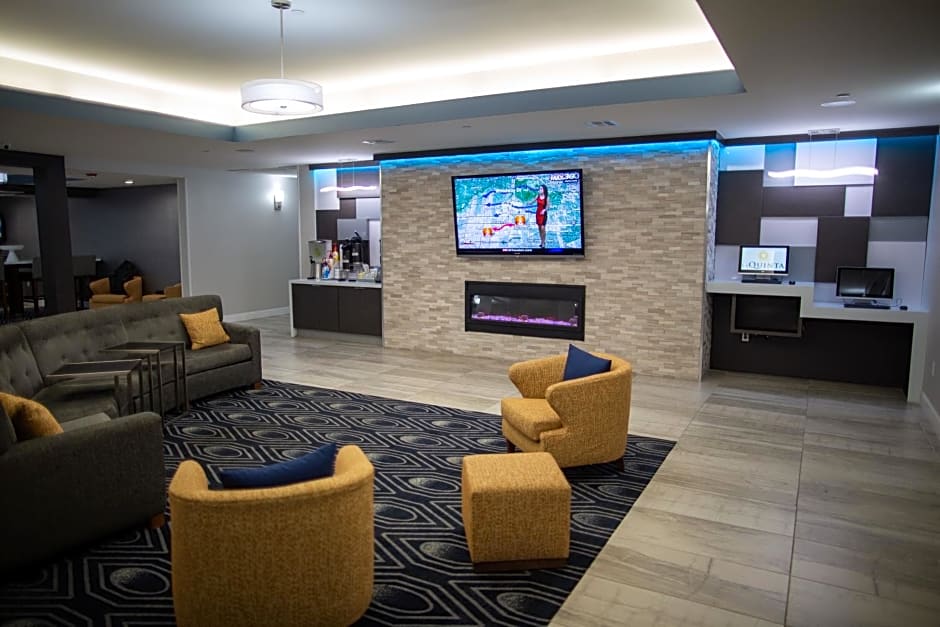 La Quinta Inn & Suites by Wyndham Houston - Normandy