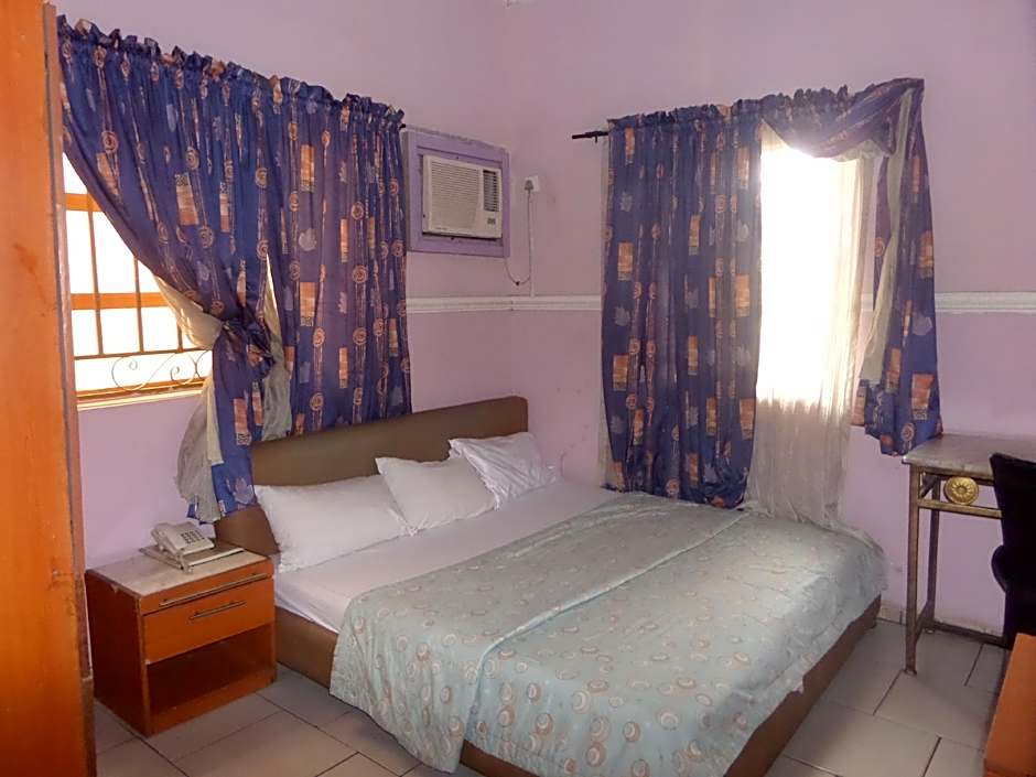 Aneio Hotel