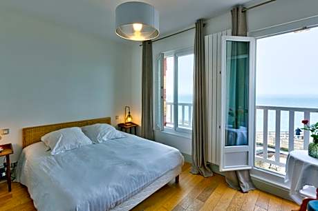 Double Room with Bath and Sea View