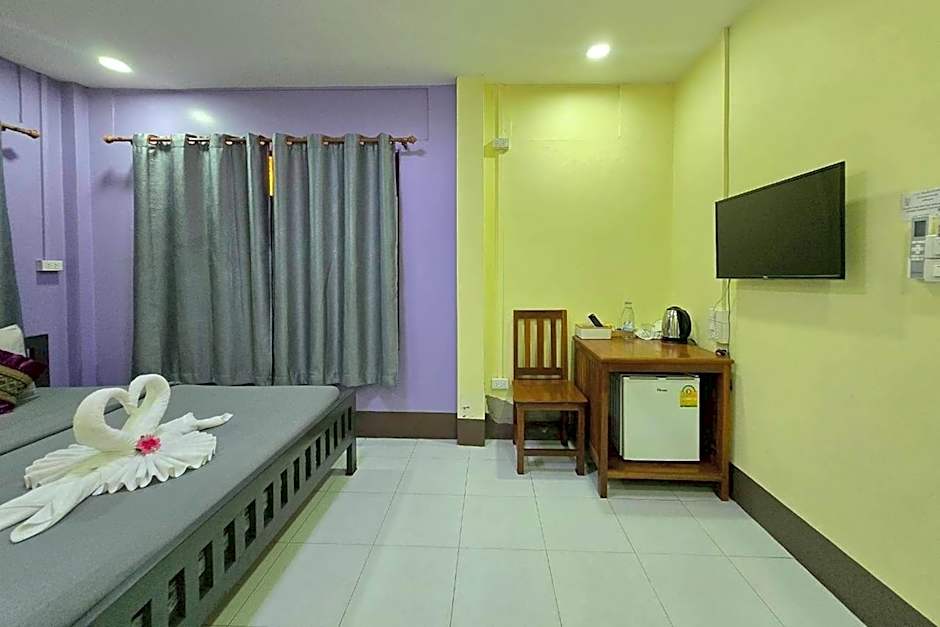 Photo 1 of 10 of Deluxe 1 King Bed