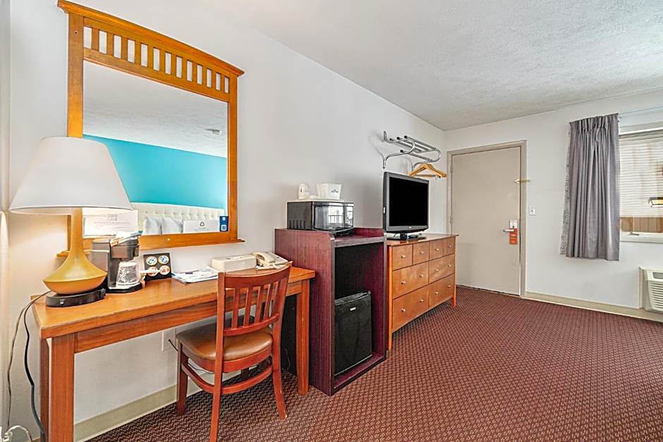 Howard Johnson by Wyndham Traverse City