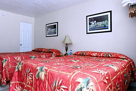 Queen Room with Two Queen Beds with Kitchenette