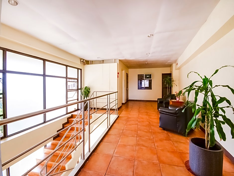 Vaccinated Staff - Capital O 465 Ford's Inn