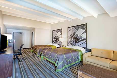 1 King Bed and 1 Queen Bed, Non-Smoking