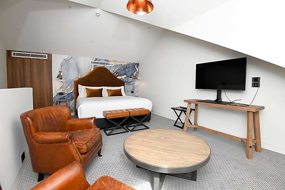 Lake Jindabyne Hotel