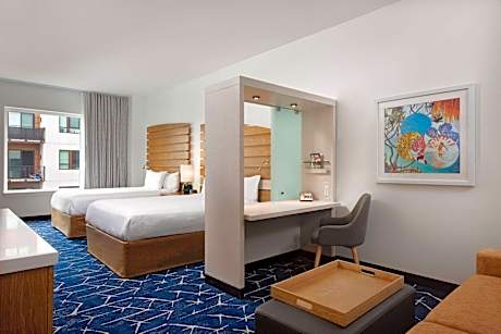 Double Queen (Train Side), Larger Guest room, 2 Queen, Sofa bed