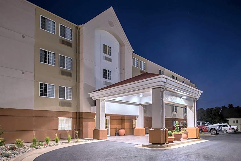 Candlewood Suites Topeka Hotel By IHG